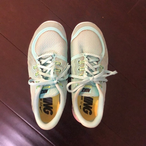 Nike Free Runs - Picture 5 of 9